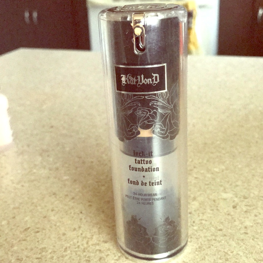 ❣️❣️Kat Von D Lock-It Tattoo Foundation❣️❣️